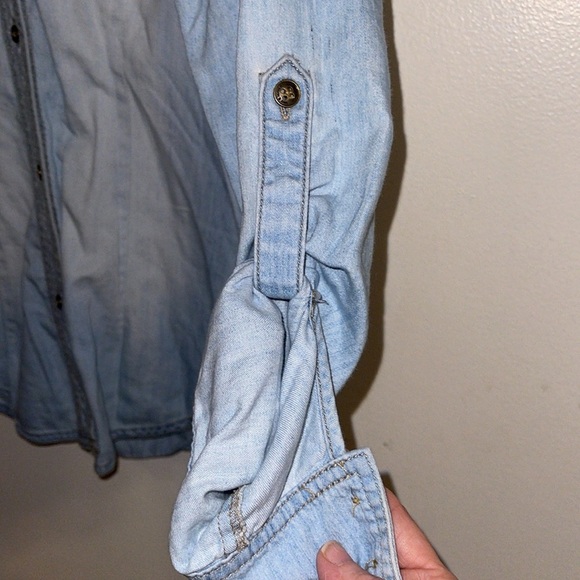 🌹Rock & Republic Denim Button-Up Shirt - Picture 4 of 7
